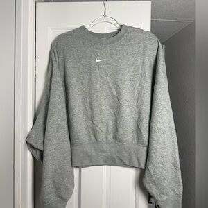 Cropped Nike sweatshirt Large
